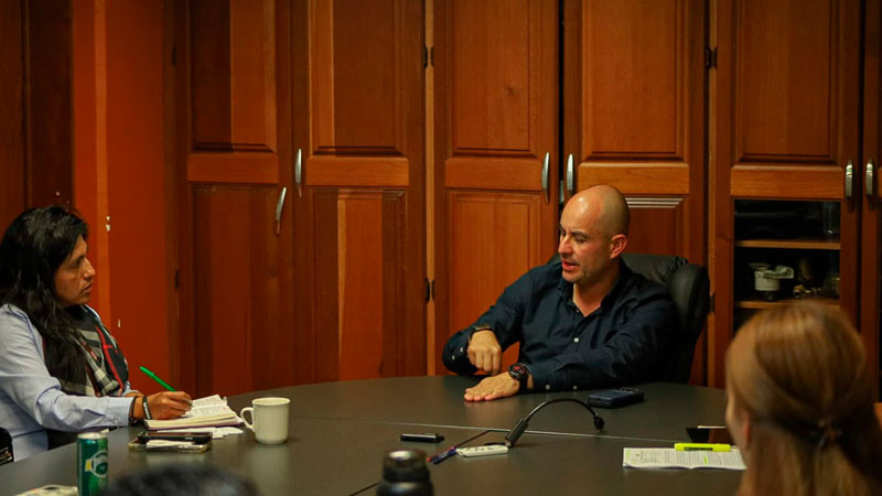 Adolfo Torres encabeza reunión con vecinos de Misión del Valle; presenta estrategia contra las conexiones irregulares 