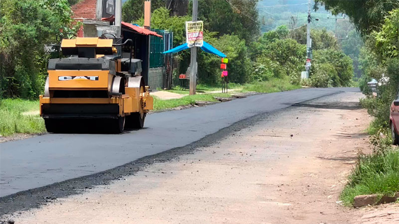 Gobierno de Morelia lleva Programa de Reencarpetamiento a Santiago Undameo 