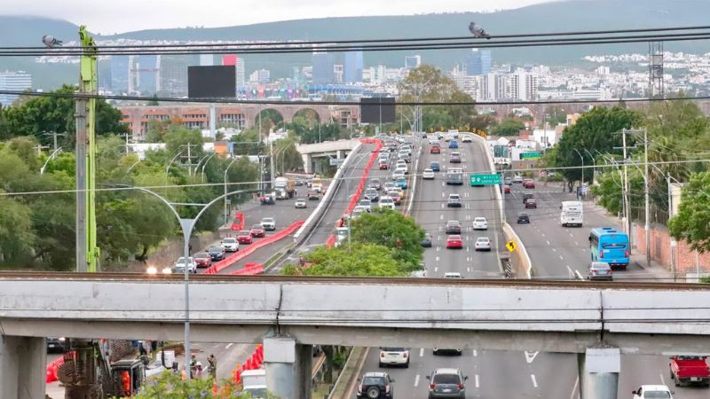 Municipio de Querétaro implementa filtros para desviar transporte pesado de Bernardo Quintana hacia la carretera 57 