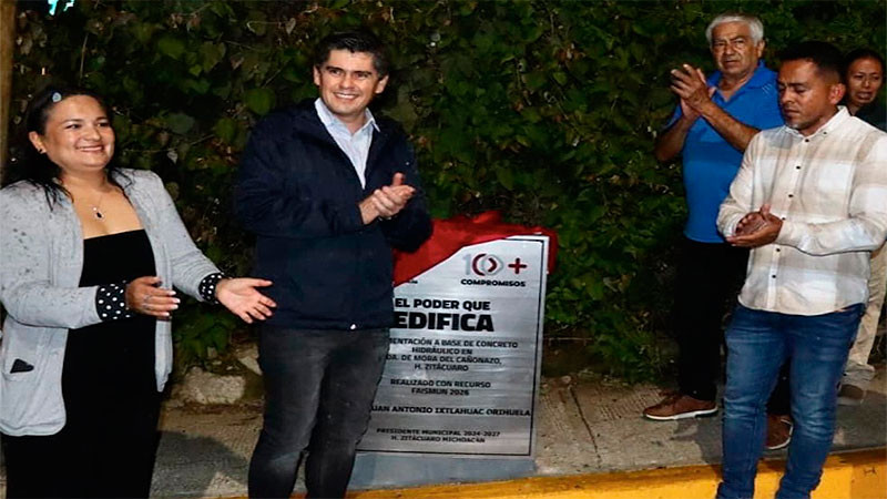 Toño Ixtláhuac inaugura nueva pavimentación en Zitácuaro 