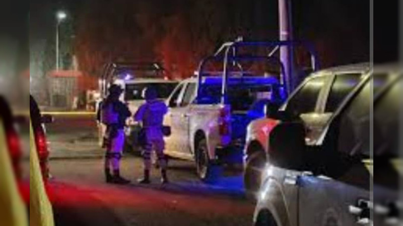 Hallan cadáver con huellas de violencia dentro de camioneta abandonada en Uruapan 