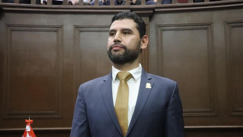 Octavio Ocampo expresa solidaridad con  familias de migrantes michoacanos  