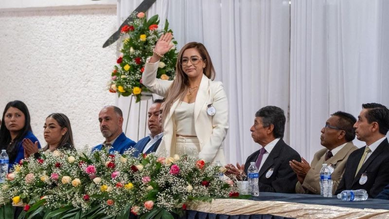 Grecia Aguilar acompaña graduación en Angangueo y llama a las juventudes a continuar su preparación 