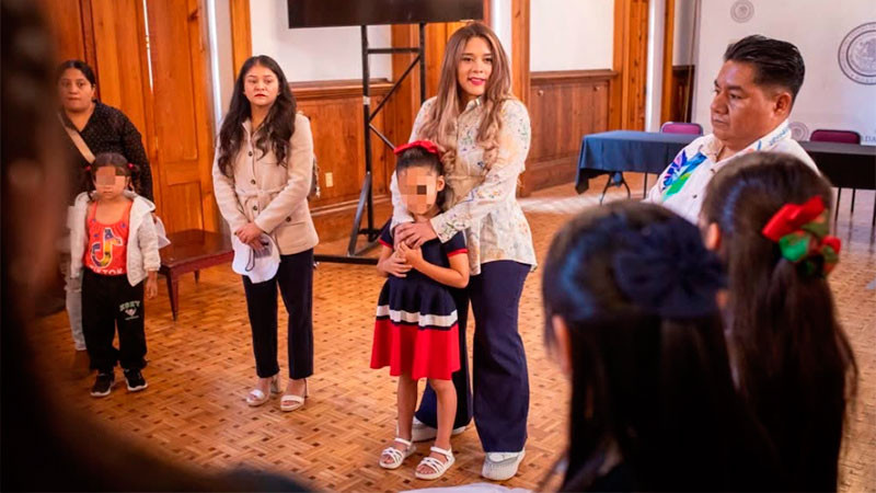 Xóchitl Ruiz recibe a integrantes del Cabildo Infantil de Tzintzuntzan en el Congreso del Estado 