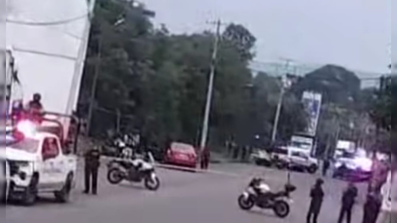 Hombre baleado logra conducir hasta un filtro de seguridad para pedir ayuda en Uruapan, Michoacán 