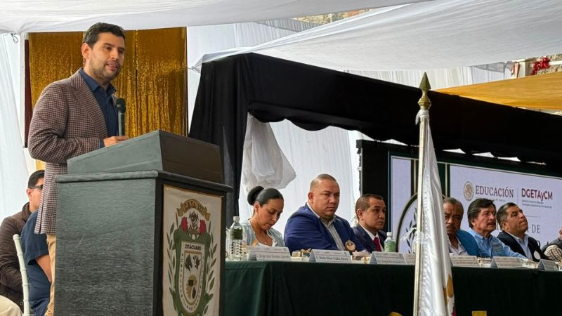 Escuelas de Zitácuaro invitan como padrino de generación a Octavio Ocampo 