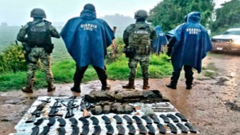 Aseguran en Erongarícuaro, Michoacán un arsenal 