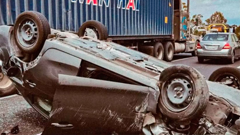 Doble accidente colapsa la autopista México- Querétaro, a la altura del Monumento a Conin 