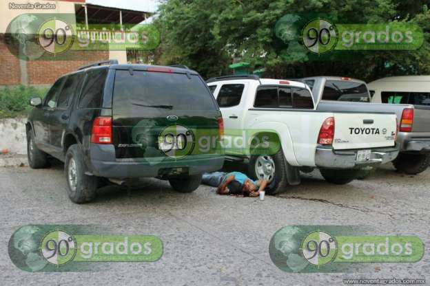 Un muerto y un herido tras ataque a balazos en Lázaro Cárdenas, Michoacán - Foto 0 