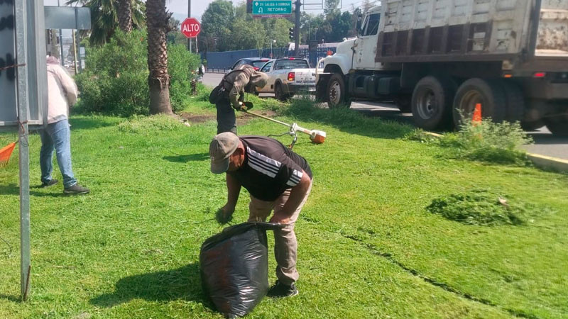 Gobierno de Morelia realiza labores de limpieza y mantenimiento en Libramiento Sur 