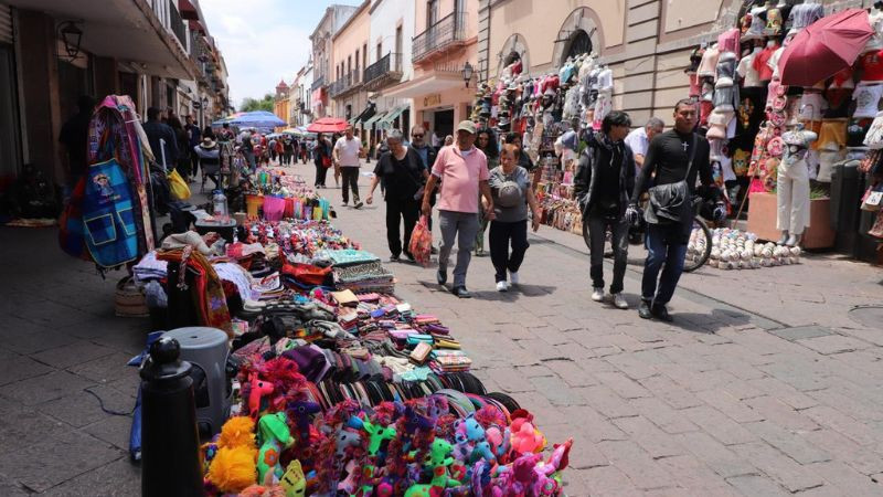 Permiten instalación de comerciantes en el Centro Histórico de Querétaro por período vacacional  
