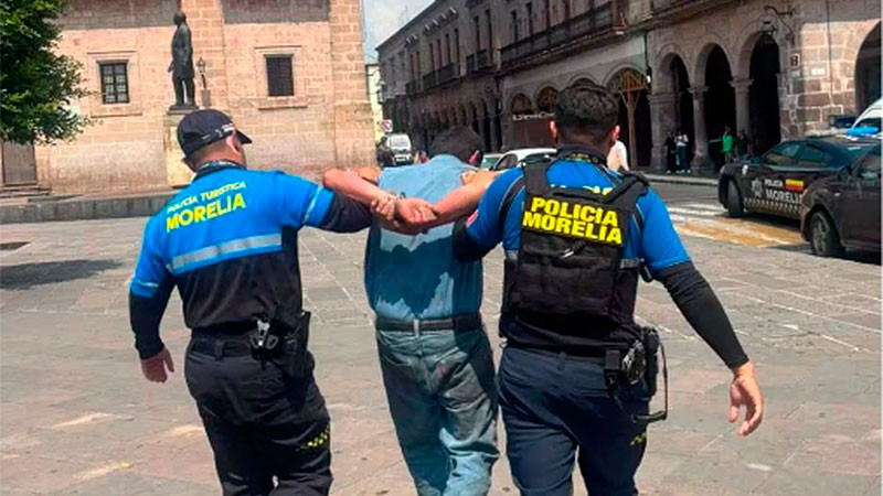Detiene Policía Morelia a sujeto que portaba un machete en el Centro Histórico 