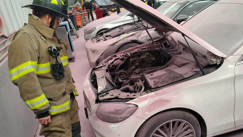 Reportan explosión en la agencia Mercedes Benz de Morelia, Michoacán; hay una mujer lesionada 