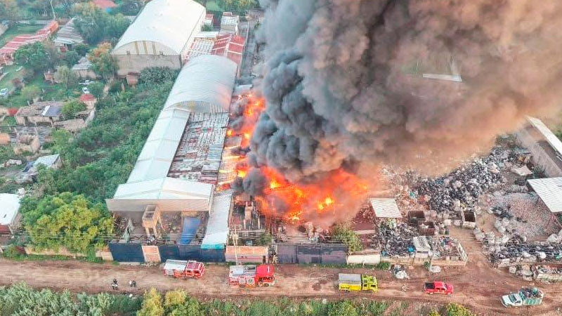 Se registra incendio en recicladora de Morelia, Michoacán; no se reportan víctimas  