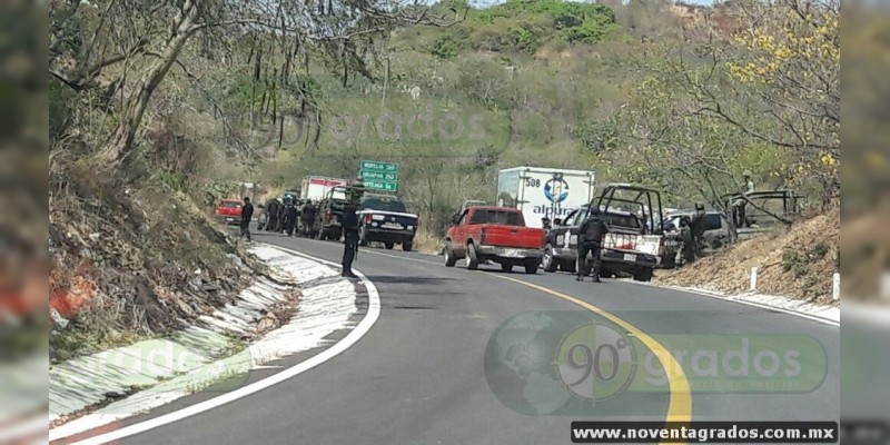 Detienen a más de 80 normalistas en Lázaro Cárdenas, Michoacán; les aseguran un arma - Foto 0 