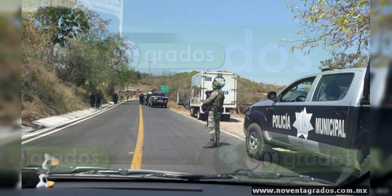 Detienen a más de 80 normalistas en Lázaro Cárdenas, Michoacán; les aseguran un arma - Foto 5 