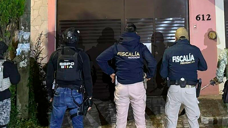 Tras un par de cateos en Morelia, Michoacán, detienen a dos personas y aseguran más de 890 dosis de estupefacientes 