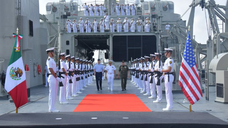 Secretarios de Marina y Defensa se reúnen con comandante del Comando Norte de EU en Veracruz