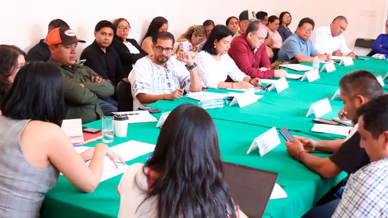 Eréndira Isauro y Conrado Paz, de la Comisión de Derechos Indígenas y Afroamexicanos, se reúnen con integrantes de comunidades del estado   