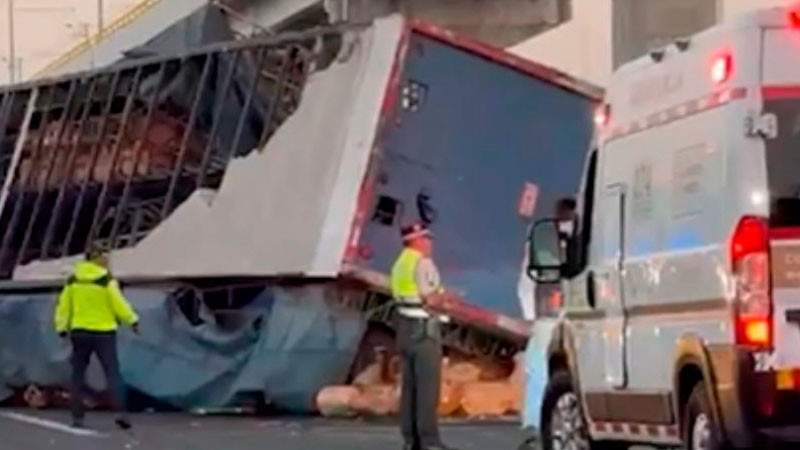 Accidente vial colapsa la México-Puebla; hay 3 vehículos involucrados 