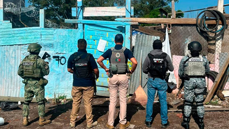 Tras un par de cateos en Morelia, Michoacán, aseguran más de 5 mil 500 dosis de estupefacientes, armas y detiene a cinco personas 