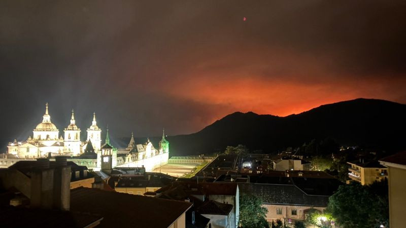 Incendio en Madrid deja 25 mil evacuados y destruye decenas de viviendas 