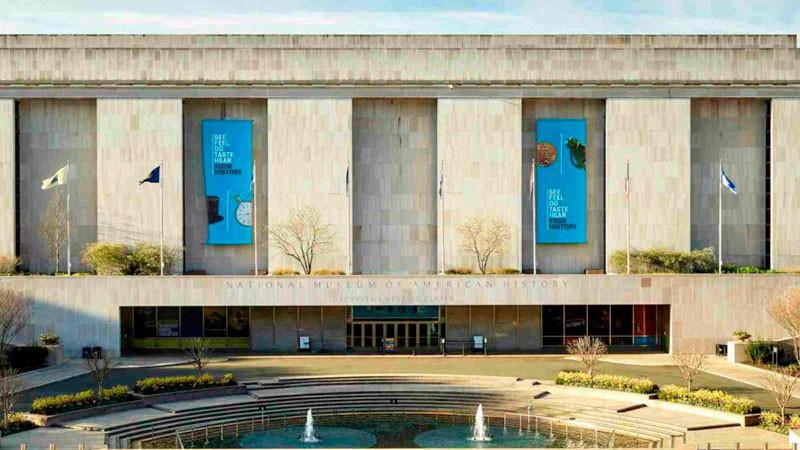 Ordena Trump colocar advertencia de "sesgo ideológico" en Museo de Historia de EEUU 