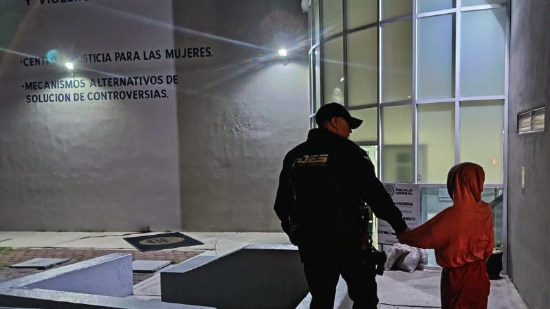 Rescatan a niña de 9 años localizada sola en Querétaro; autoridades investigan posible violencia familiar 