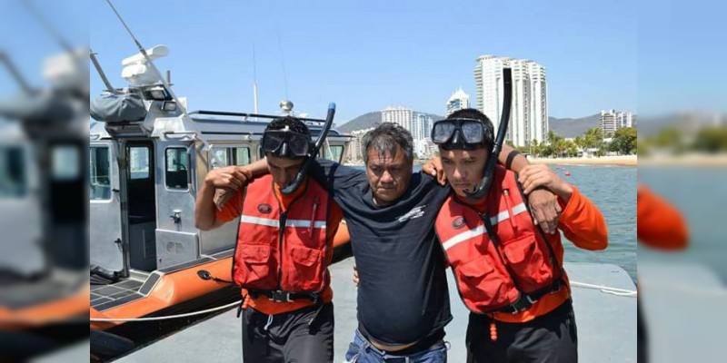 Rescatan a un hombre en los acantilados de Acapulco - Foto 0 