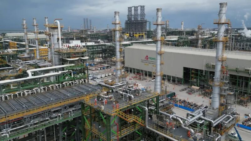 Pemex descarta riesgos tras emisión de vapor en la Refinería Olmeca  
