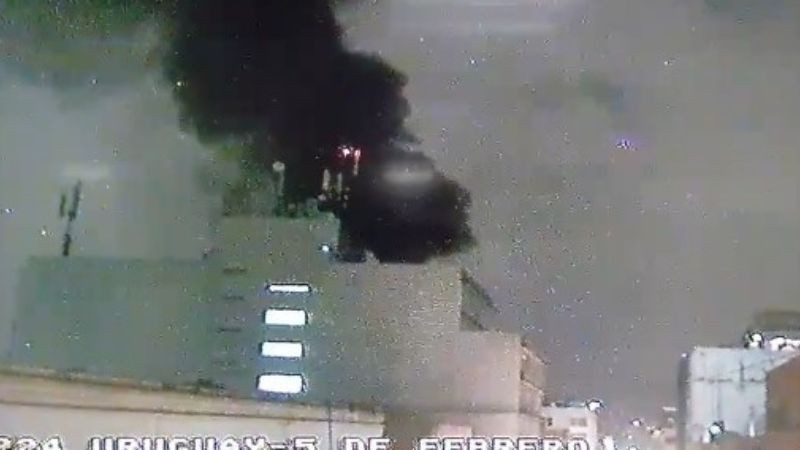 Incendio en edificio del Centro Histórico moviliza a cuerpos de emergencia en la CDMX 
