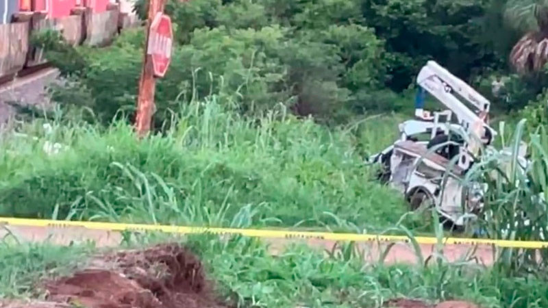 Trabajador de la CFE fallece tras ser embestido por un tren en Nayarit 
