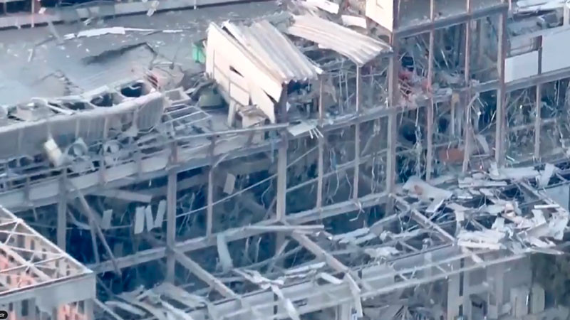 Reportan al menos 20 personas atrapadas en centro comercial colapsado tras terremoto en Japón 