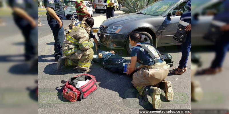 Adolescente resulta lesionado tras derrapar la motocicleta que conducía en Morelia - Foto 3 