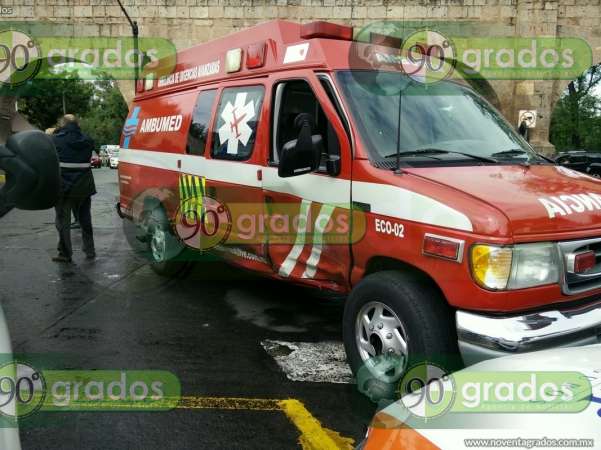 Choque entre ambulancia y vehículo particular deja cuatro heridos, en Morelia