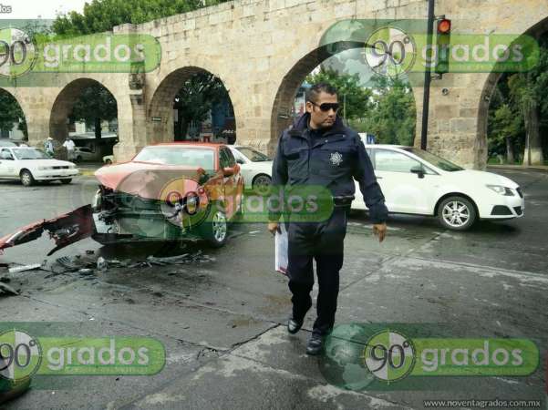 Choque entre ambulancia y vehículo particular deja cuatro heridos, en Morelia