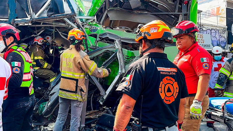 Choque entre autobús de pasajeros y camión urbano deja ocho lesionados en Monterrey, Nuevo León  
