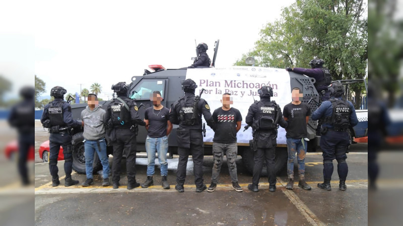 Persecución en la periferia de Morelia, Michoacán, termina con cuatro detenidos; aseguran estupefaciente y cartuchos de fusil 