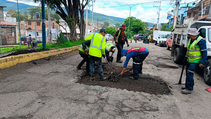Atiende Gobierno de Morelia la avenida La Joya con jornada de bacheo 