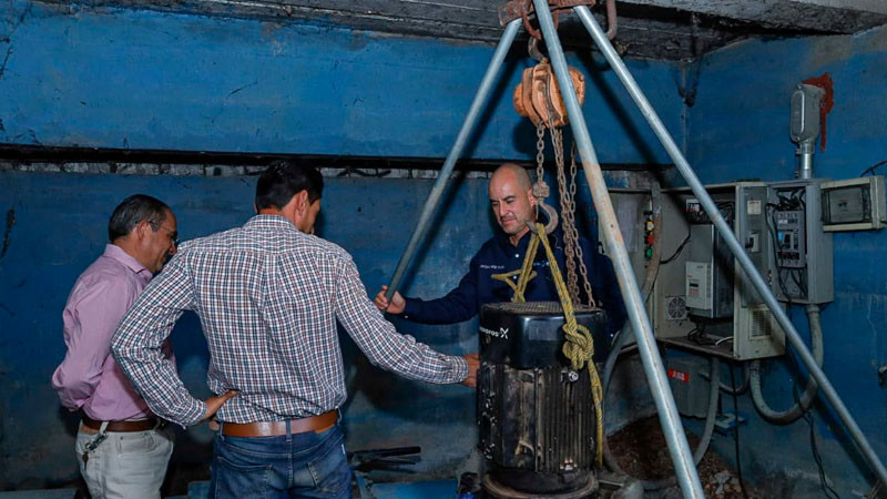 Supervisa Adolfo Torres acciones emergentes para restablecer el servicio en el rebombeo Guillermo Prieto 
