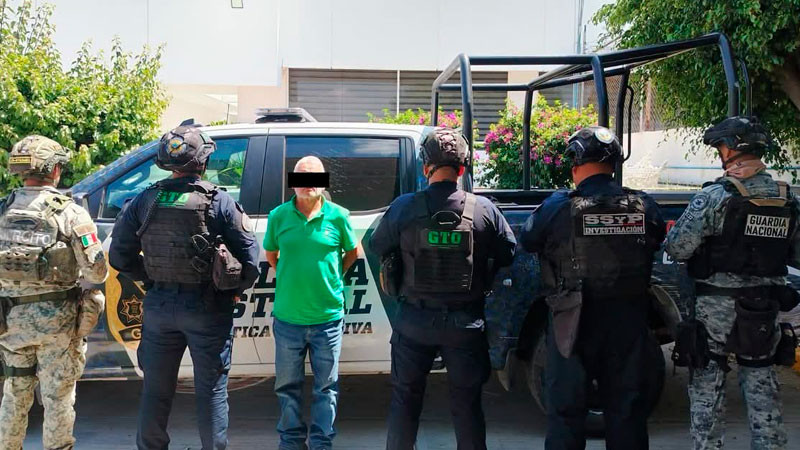 Cae en Apaseo el Alto presunto líder criminal; cateos dejan armas y estupefacientes asegurados 