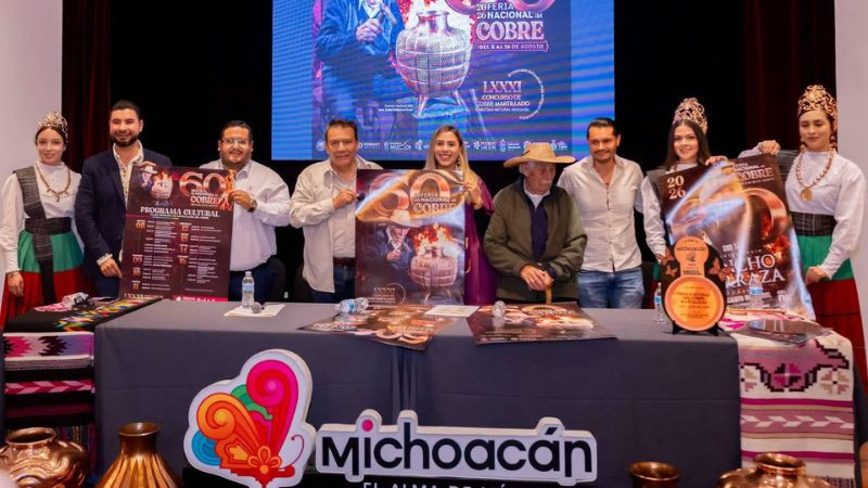 Dayana Pérez presenta el cartel oficial de la 60 Feria Nacional del Cobre y el LXXXI Concurso Nacional de Cobre Martillado 