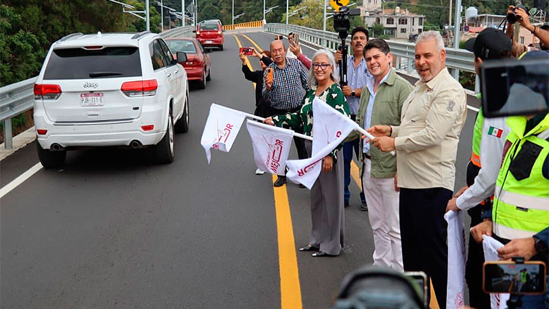 Toño Ixtláhuac acompaña al gobernador Alfredo Ramírez Bedolla en la apertura del paso elevado de Zitácuaro 
