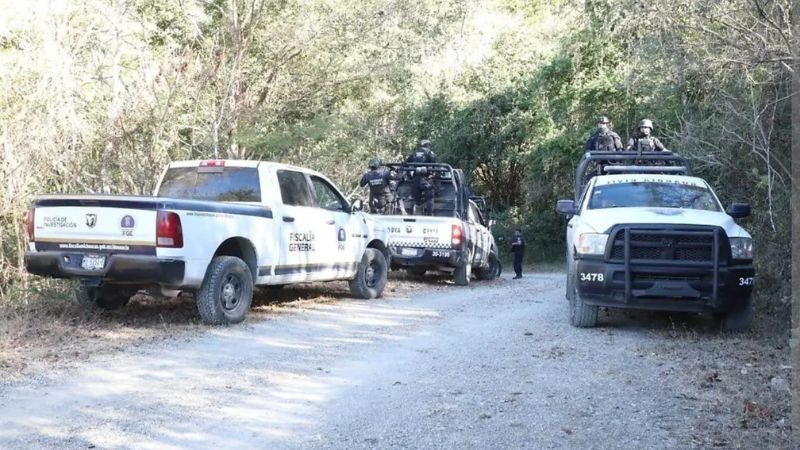 Hallan sin vida a un hombre dentro de una camioneta en Álvaro Obregón, Michoacán 