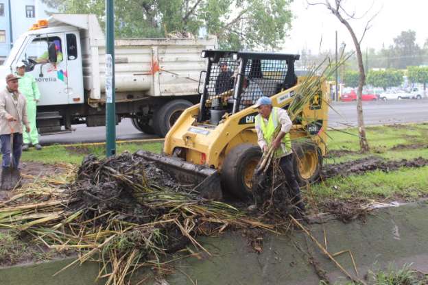 Intensifican lavado de calles y limpieza de drenes en Morelia - Foto 0