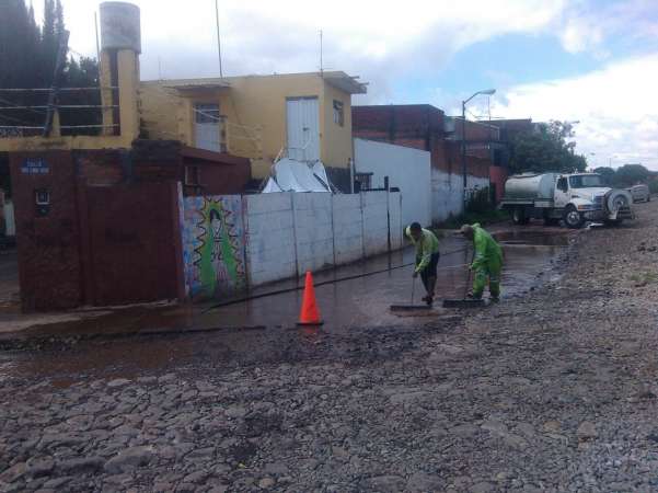 Intensifican lavado de calles y limpieza de drenes en Morelia