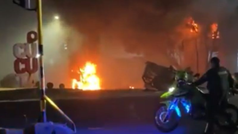 Explosión de vehículo deja ocho policías y tres civiles heridos en Colombia 