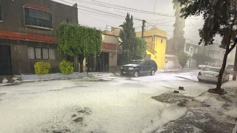 Fuerte granizada cubre de hielo calles de Iztacalco, en la Ciudad de México 