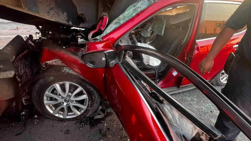 Se incrusta contra un tráiler y muere en brutal choque en Tequisquiapan, Querétaro  