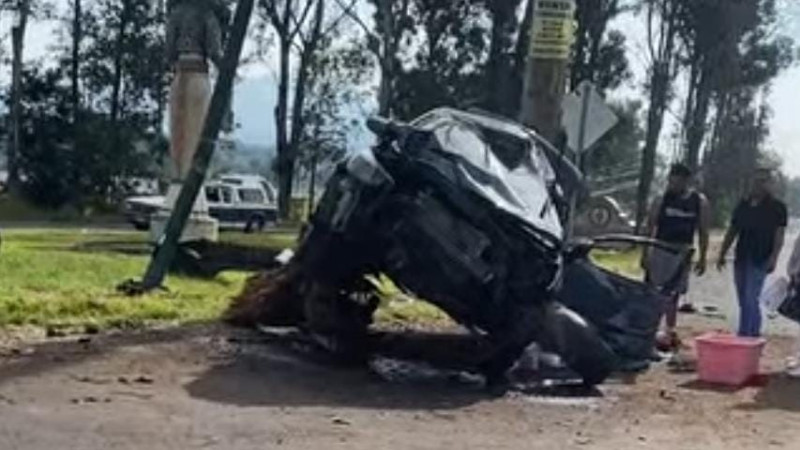 Aparatoso choque en la entrada de Capula, Michoacán deja una mujer lesionada 